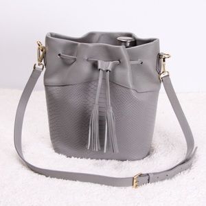 Gigi New York Jenn Bucket Bag